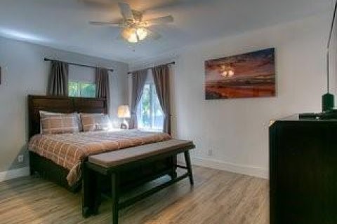 House in Dania Beach, Florida 5 bedrooms, 155.33 sq.m. № 1119918 - photo 7