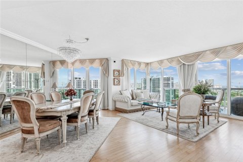 Copropriété à vendre à Aventura, Floride: 2 chambres, 149.57 m2 № 1292672 - photo 2