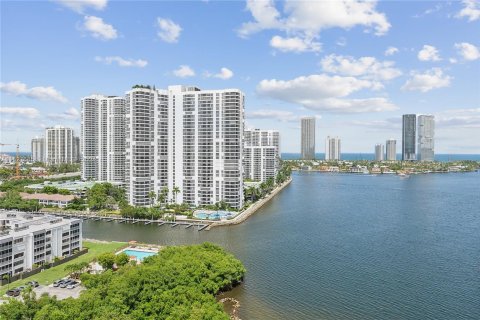 Condominio en venta en Aventura, Florida, 2 dormitorios, 149.57 m2 № 1292672 - foto 1