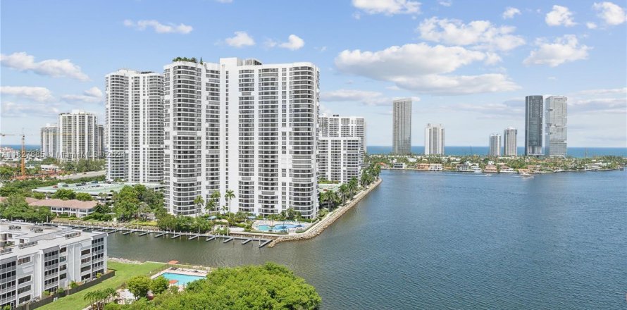 Condominio en Aventura, Florida, 2 dormitorios  № 1292672