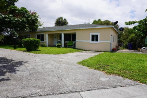 Villa ou maison à vendre à Riviera Beach, Floride: 4 chambres, 178.74 m2 № 788876 - photo 2