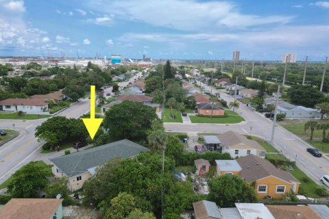 Casa en venta en Riviera Beach, Florida, 4 dormitorios, 178.74 m2 № 788876 - foto 4