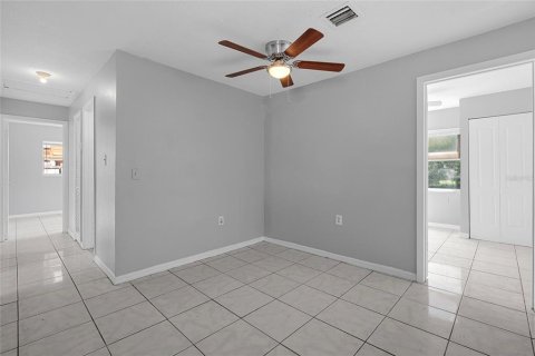 House in Orlando, Florida 5 bedrooms, 120.22 sq.m. № 1387676 - photo 9