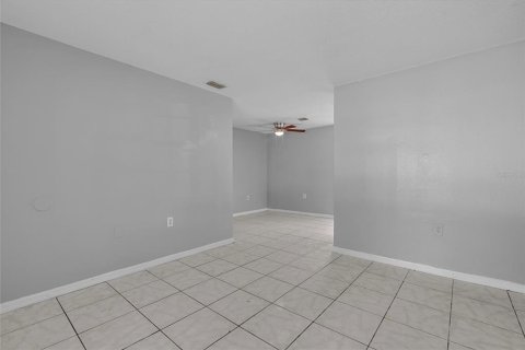 House in Orlando, Florida 5 bedrooms, 120.22 sq.m. № 1387676 - photo 8