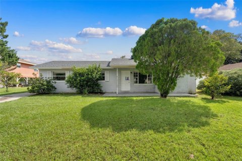 Villa ou maison à vendre à Orlando, Floride: 5 chambres, 120.22 m2 № 1387676 - photo 1