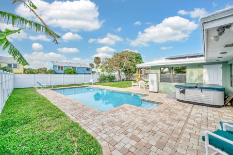 Villa ou maison à vendre à Hutchinson Island South, Floride: 3 chambres, 125.98 m2 № 1093729 - photo 17