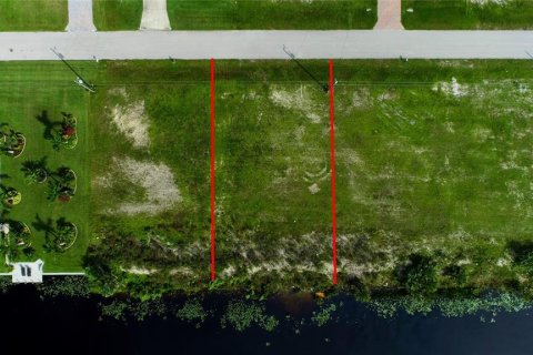 Купить земельный участок в Кейп-Корал, Флорида № 706451 - фото 2