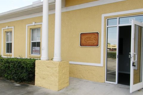 Immobilier commercial à vendre à Spring Hill, Floride: 162.58 m2 № 1108443 - photo 1