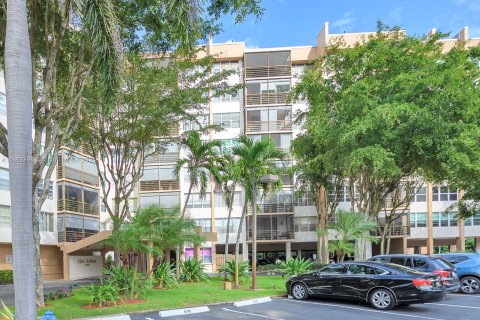 Copropriété à vendre à Pembroke Pines, Floride: 2 chambres, 107.77 m2 № 1348373 - photo 25