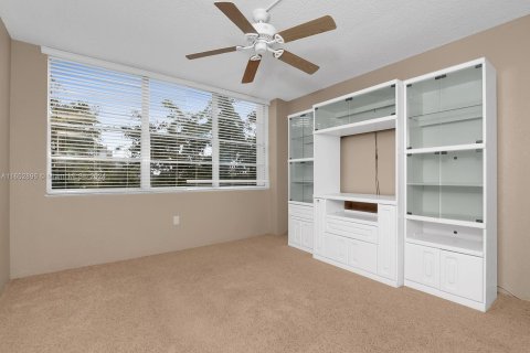 Condo in Pembroke Pines, Florida, 2 bedrooms  № 1348373 - photo 21