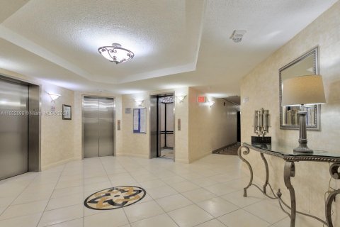 Copropriété à vendre à Pembroke Pines, Floride: 2 chambres, 107.77 m2 № 1348373 - photo 29