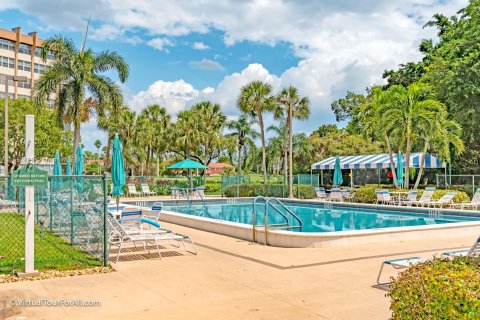 Copropriété à vendre à Pembroke Pines, Floride: 2 chambres, 107.77 m2 № 1348373 - photo 1