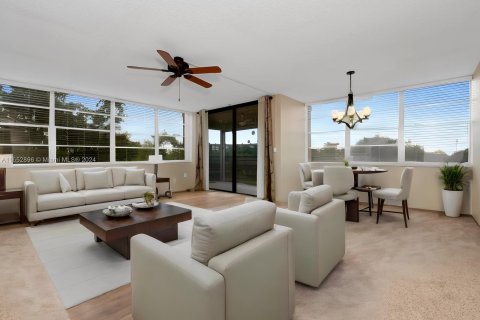 Copropriété à vendre à Pembroke Pines, Floride: 2 chambres, 107.77 m2 № 1348373 - photo 12