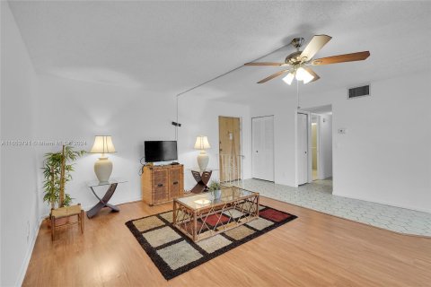 Copropriété à vendre à Lauderhill, Floride: 2 chambres, 90.58 m2 № 1348410 - photo 7