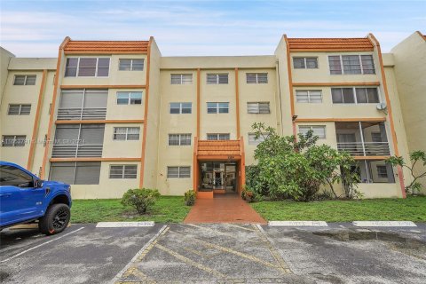 Copropriété à vendre à Lauderhill, Floride: 2 chambres, 90.58 m2 № 1348410 - photo 1