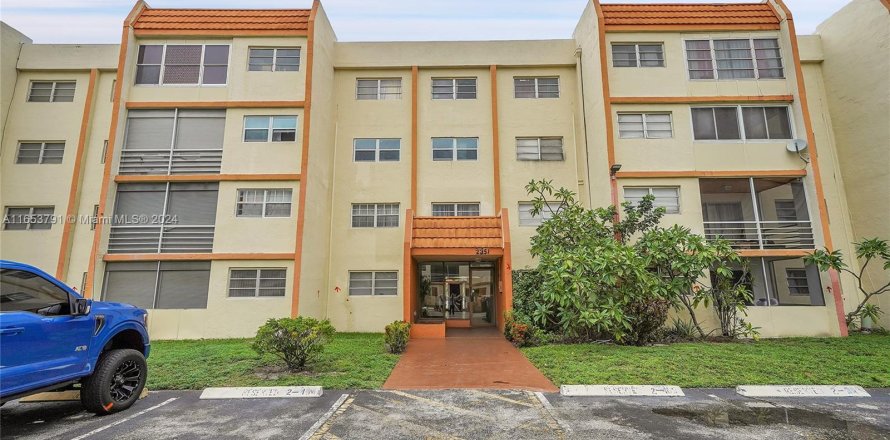 Condo in Lauderhill, Florida, 2 bedrooms  № 1348410