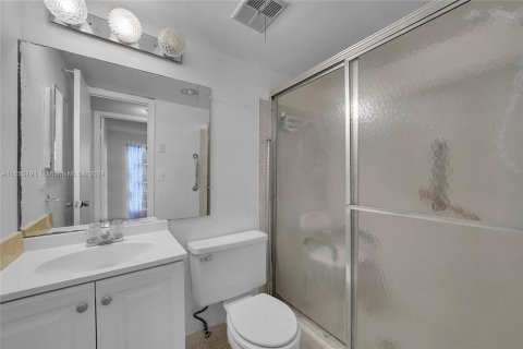 Condo in Lauderhill, Florida, 2 bedrooms  № 1348410 - photo 21