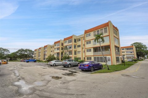 Copropriété à vendre à Lauderhill, Floride: 2 chambres, 90.58 m2 № 1348410 - photo 2