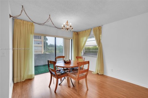 Condo in Lauderhill, Florida, 2 bedrooms  № 1348410 - photo 8