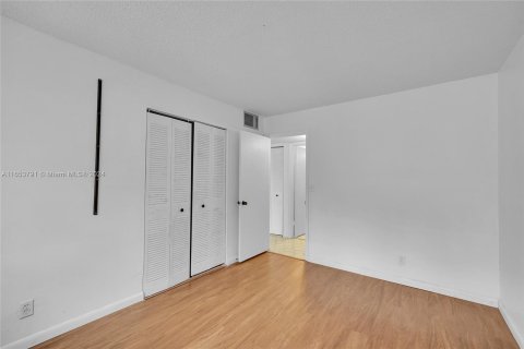 Condo in Lauderhill, Florida, 2 bedrooms  № 1348410 - photo 20