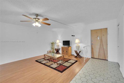 Copropriété à vendre à Lauderhill, Floride: 2 chambres, 90.58 m2 № 1348410 - photo 6