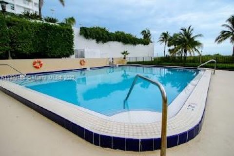 Copropriété à vendre à Miami Beach, Floride: 2 chambres, 81.94 m2 № 428315 - photo 13