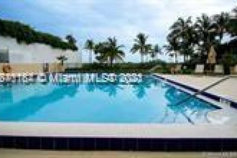 Condo in Miami Beach, Florida, 2 bedrooms  № 428315 - photo 12