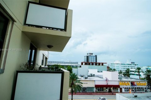 Condominio en venta en Miami Beach, Florida, 2 dormitorios, 81.94 m2 № 428315 - foto 21