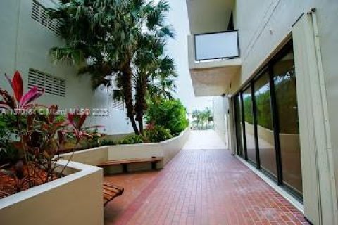 Condominio en venta en Miami Beach, Florida, 2 dormitorios, 81.94 m2 № 428315 - foto 16