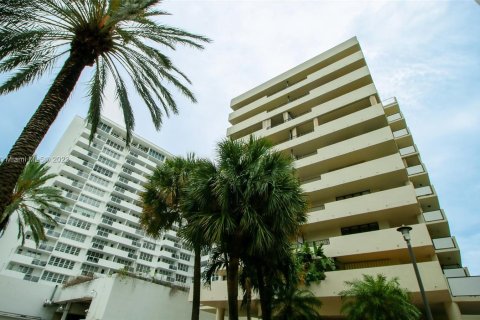 Copropriété à vendre à Miami Beach, Floride: 2 chambres, 81.94 m2 № 428315 - photo 22