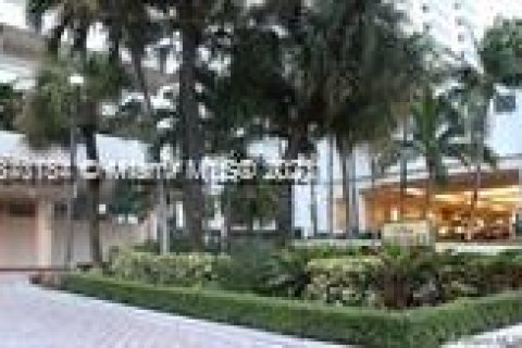 Condominio en venta en Miami Beach, Florida, 2 dormitorios, 81.94 m2 № 428315 - foto 1