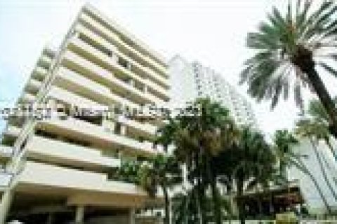 Condominio en venta en Miami Beach, Florida, 2 dormitorios, 81.94 m2 № 428315 - foto 3