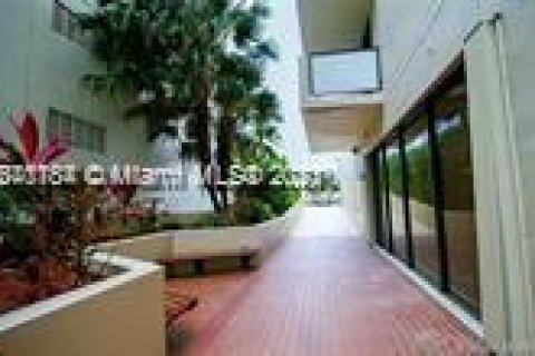 Condominio en venta en Miami Beach, Florida, 2 dormitorios, 81.94 m2 № 428315 - foto 8