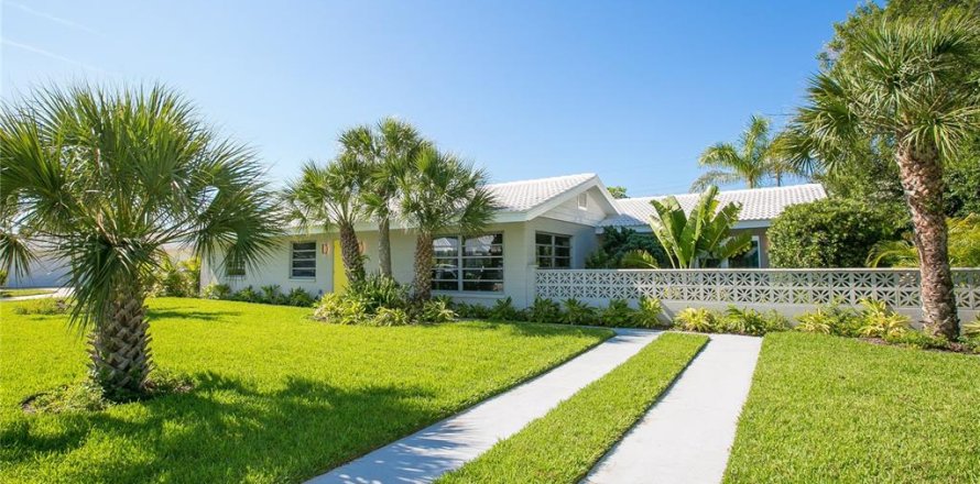 House in Venice, Florida 3 bedrooms, 153.66 sq.m. № 1134260