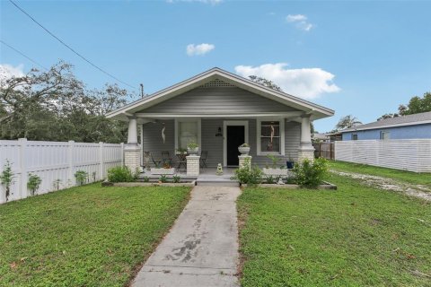 House in Tampa, Florida 2 bedrooms, 100.15 sq.m. № 1393334 - photo 2