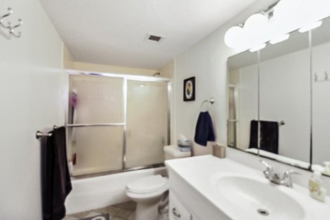 Condominio en venta en West Palm Beach, Florida, 1 dormitorio, 83.05 m2 № 994100 - foto 11