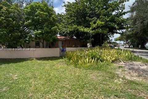 House in Miami, Florida 3 bedrooms, 141.4 sq.m. № 1120469 - photo 8