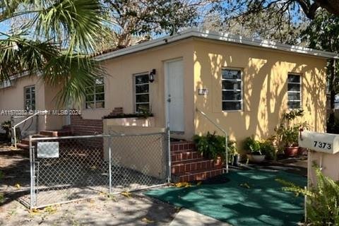 House in Miami, Florida 3 bedrooms, 141.4 sq.m. № 1120469 - photo 10