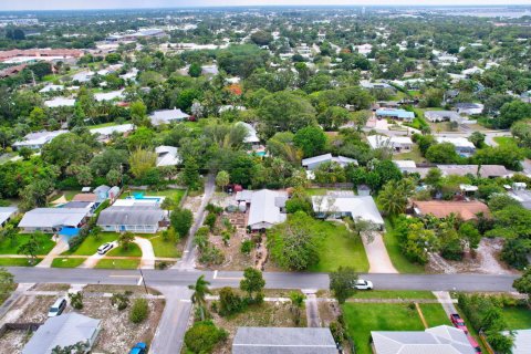 House in Stuart, Florida 3 bedrooms, 157.75 sq.m. № 1180208 - photo 10