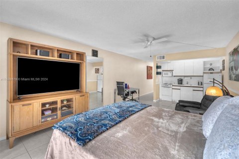 Condo in Pembroke Pines, Florida, 1 bedroom  № 1217061 - photo 8