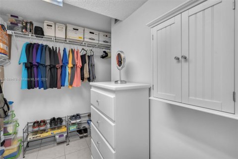 Condo in Pembroke Pines, Florida, 1 bedroom  № 1217061 - photo 15