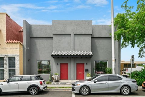 Купить коммерческую недвижимость в Норт-Майами, Флорида № 1094977 - фото 1