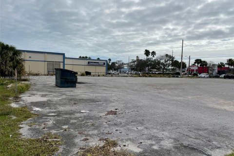 Propiedad comercial en venta en St. Lucie, Florida № 1372913 - foto 30