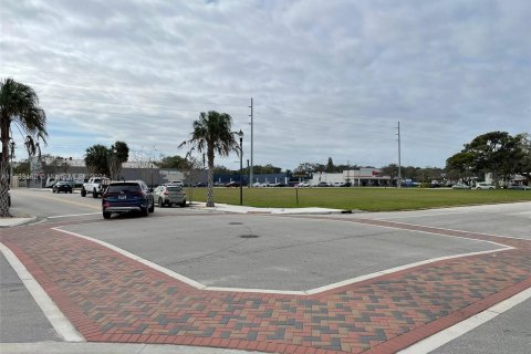 Propiedad comercial en venta en St. Lucie, Florida № 1372913 - foto 18