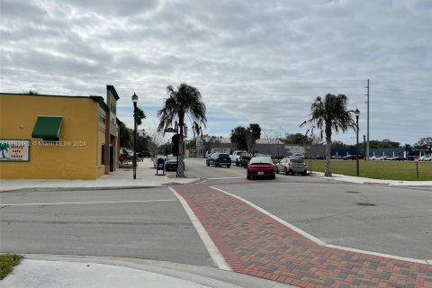 Propiedad comercial en venta en St. Lucie, Florida № 1372913 - foto 16