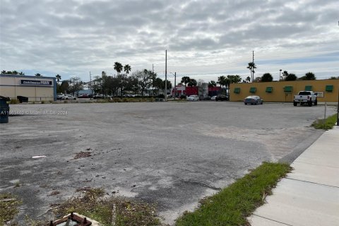 Propiedad comercial en venta en St. Lucie, Florida № 1372913 - foto 29