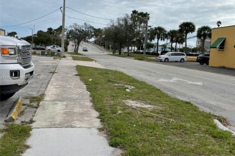 Propiedad comercial en venta en St. Lucie, Florida № 1372913 - foto 15