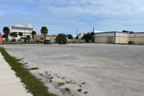 Propiedad comercial en venta en St. Lucie, Florida № 1372913 - foto 19