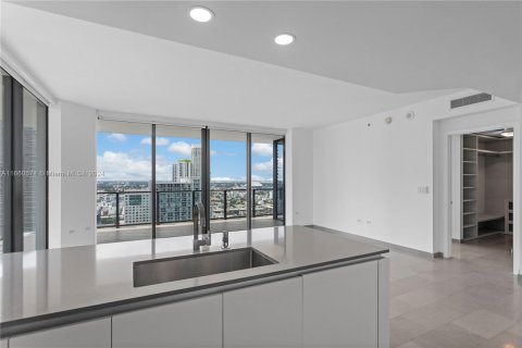 Condo in Miami, Florida, 2 bedrooms  № 1372613 - photo 7