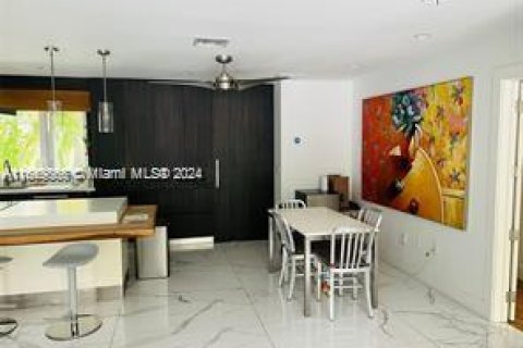 Villa ou maison à vendre à North Miami Beach, Floride: 4 chambres, 224.82 m2 № 1372612 - photo 7